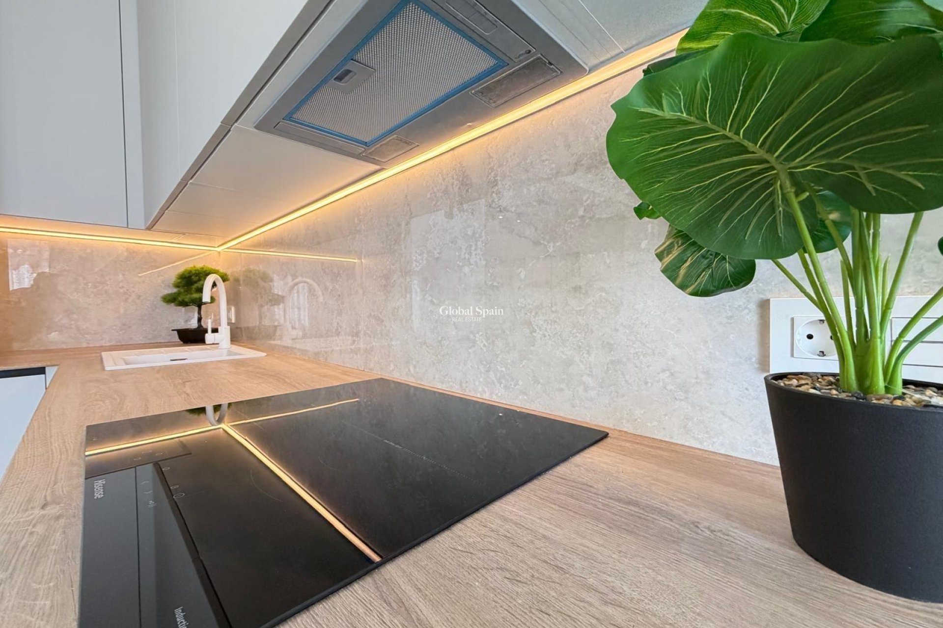Revente - PENTHOUSE -
TORREVIEJA - Playa del Cura