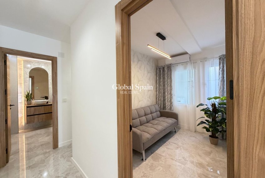 Revente - PENTHOUSE -
TORREVIEJA - Playa del Cura