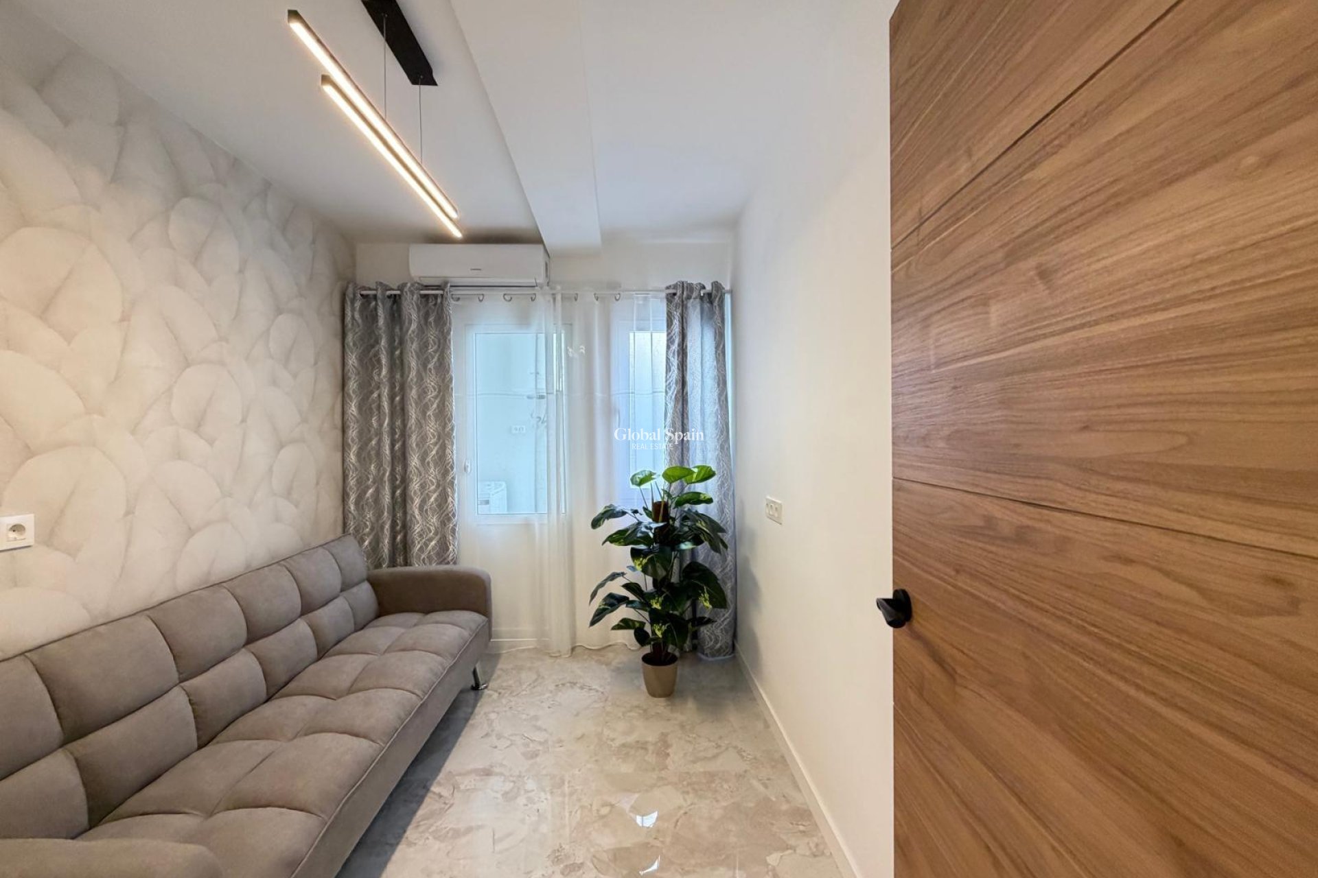 Revente - PENTHOUSE -
TORREVIEJA - Playa del Cura