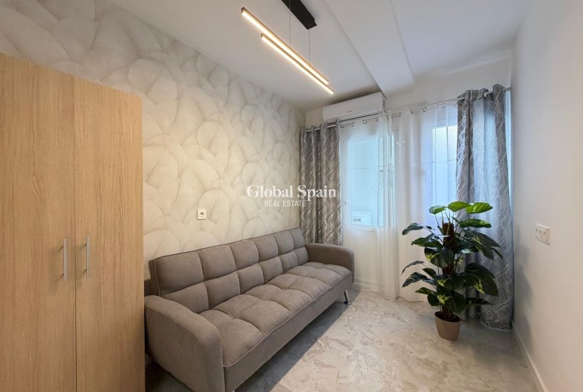 Revente - PENTHOUSE -
TORREVIEJA - Playa del Cura