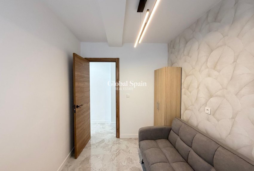 Revente - PENTHOUSE -
TORREVIEJA - Playa del Cura
