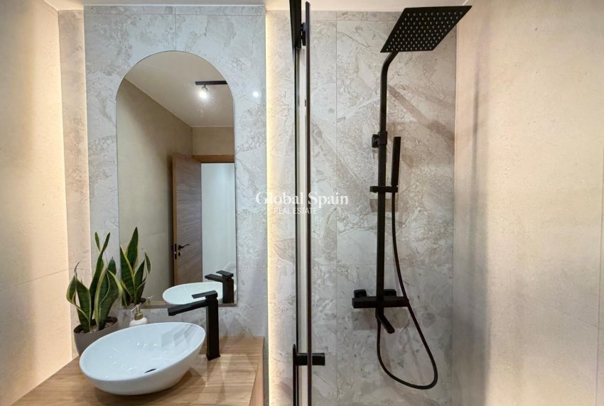 Revente - PENTHOUSE -
TORREVIEJA - Playa del Cura