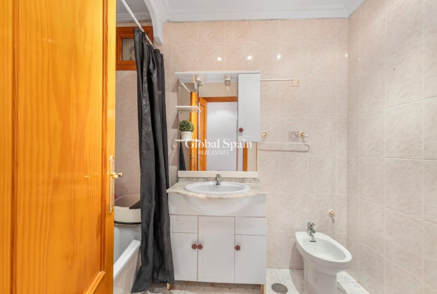 Revente - PENTHOUSE -
TORREVIEJA - Playa del cura