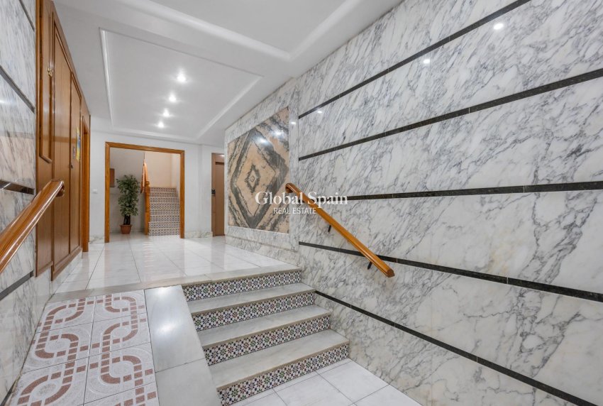 Revente - PENTHOUSE -
TORREVIEJA - Playa del cura