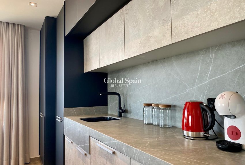 Revente - PENTHOUSE -
TORREVIEJA - Punta Prima