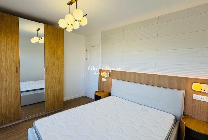 Revente - PENTHOUSE -
TORREVIEJA - Punta Prima