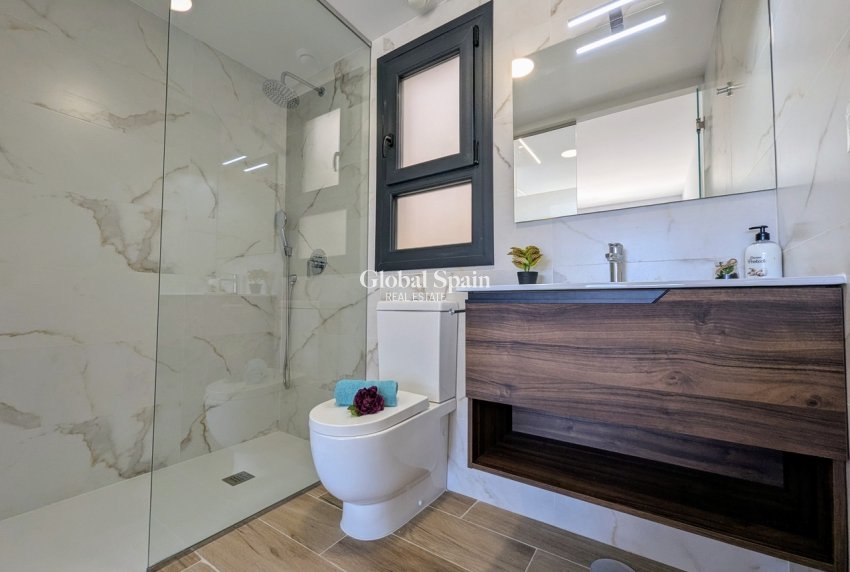 Revente - PENTHOUSE -
VILLAMARTÍN - Costa Blanca