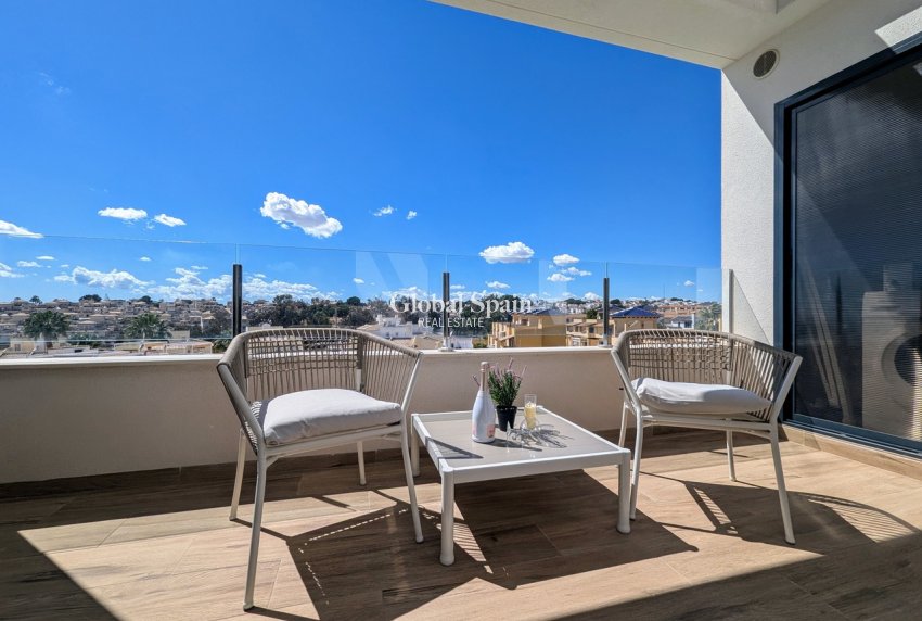 Revente - PENTHOUSE -
VILLAMARTÍN - Costa Blanca