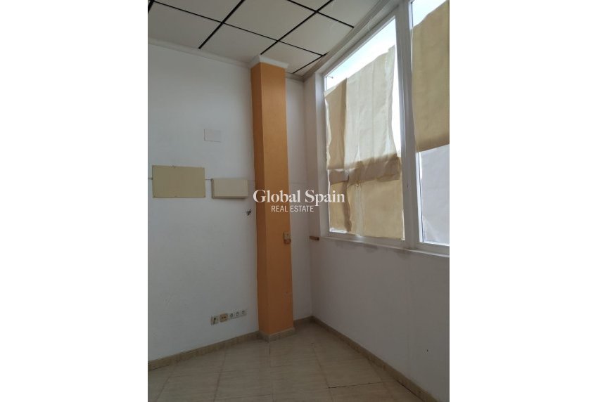 Revente - PROPRIÉTÉ COMMERCIALE -
Guardamar de la Safor - Guardamar