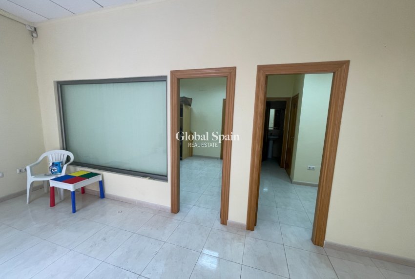 Revente - PROPRIÉTÉ COMMERCIALE -
GUARDAMAR DEL SEGURA