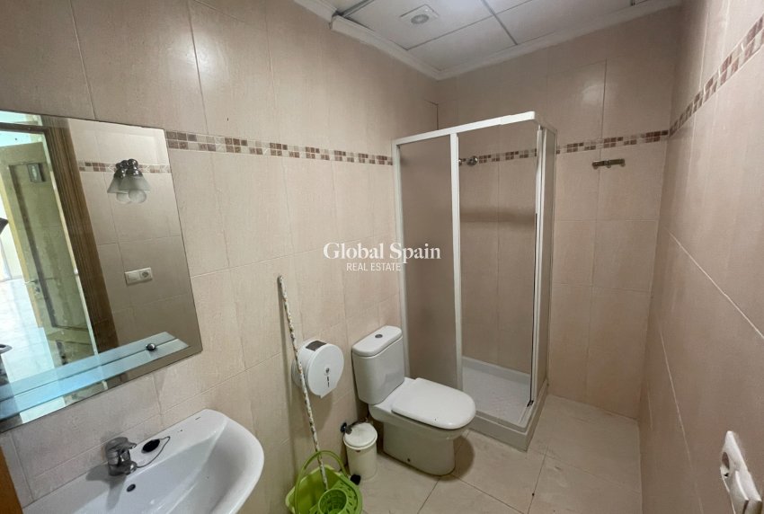 Revente - PROPRIÉTÉ COMMERCIALE -
GUARDAMAR DEL SEGURA