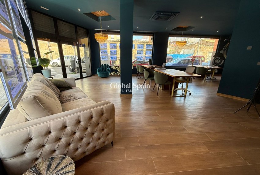 Revente - PROPRIÉTÉ COMMERCIALE -
PALMA - Mallorca