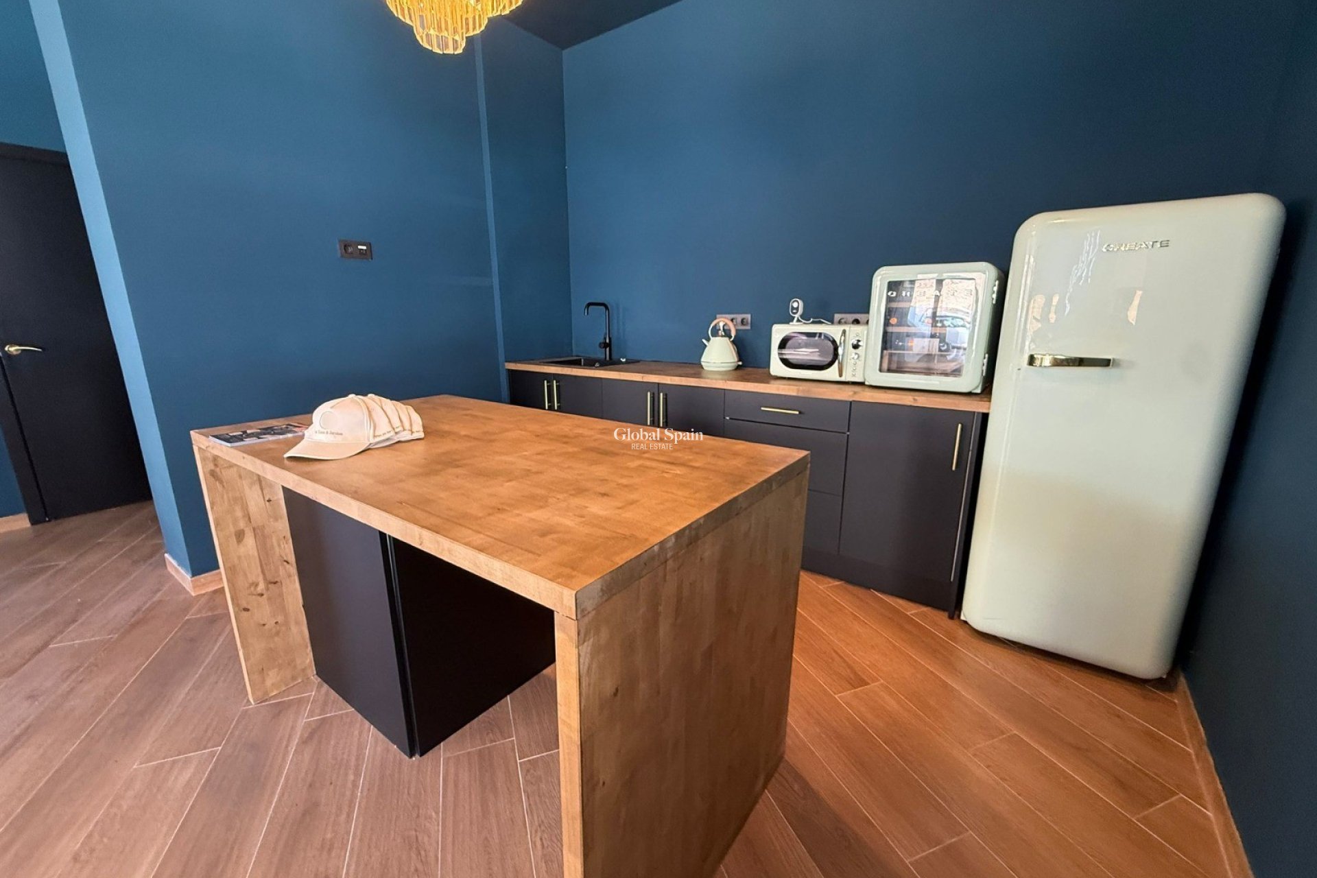 Revente - PROPRIÉTÉ COMMERCIALE -
PALMA - Mallorca