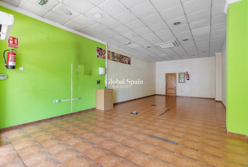 Revente - PROPRIÉTÉ COMMERCIALE -
TORREVIEJA - Centro