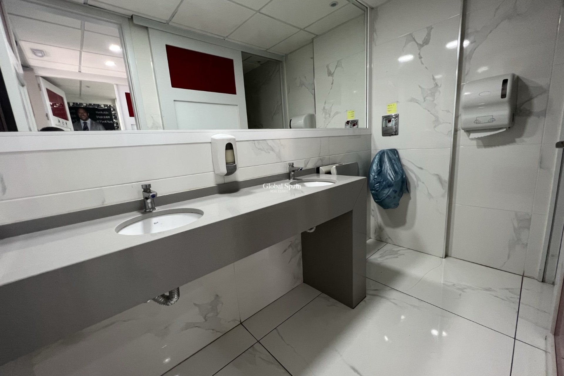 Revente - PROPRIÉTÉ COMMERCIALE -
TORREVIEJA - Costa Blanca Sur