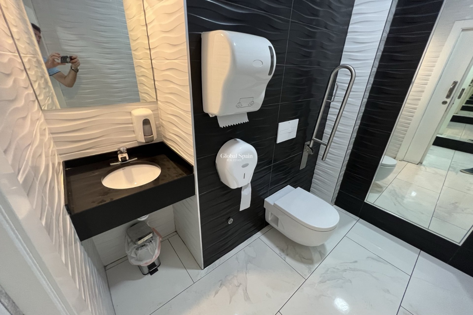 Revente - PROPRIÉTÉ COMMERCIALE -
TORREVIEJA - Costa Blanca Sur