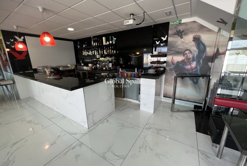 Revente - PROPRIÉTÉ COMMERCIALE -
TORREVIEJA - Costa Blanca Sur