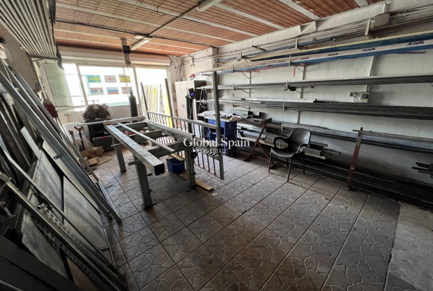 Revente - PROPRIÉTÉ COMMERCIALE -
TORREVIEJA - Costa Blanca Sur