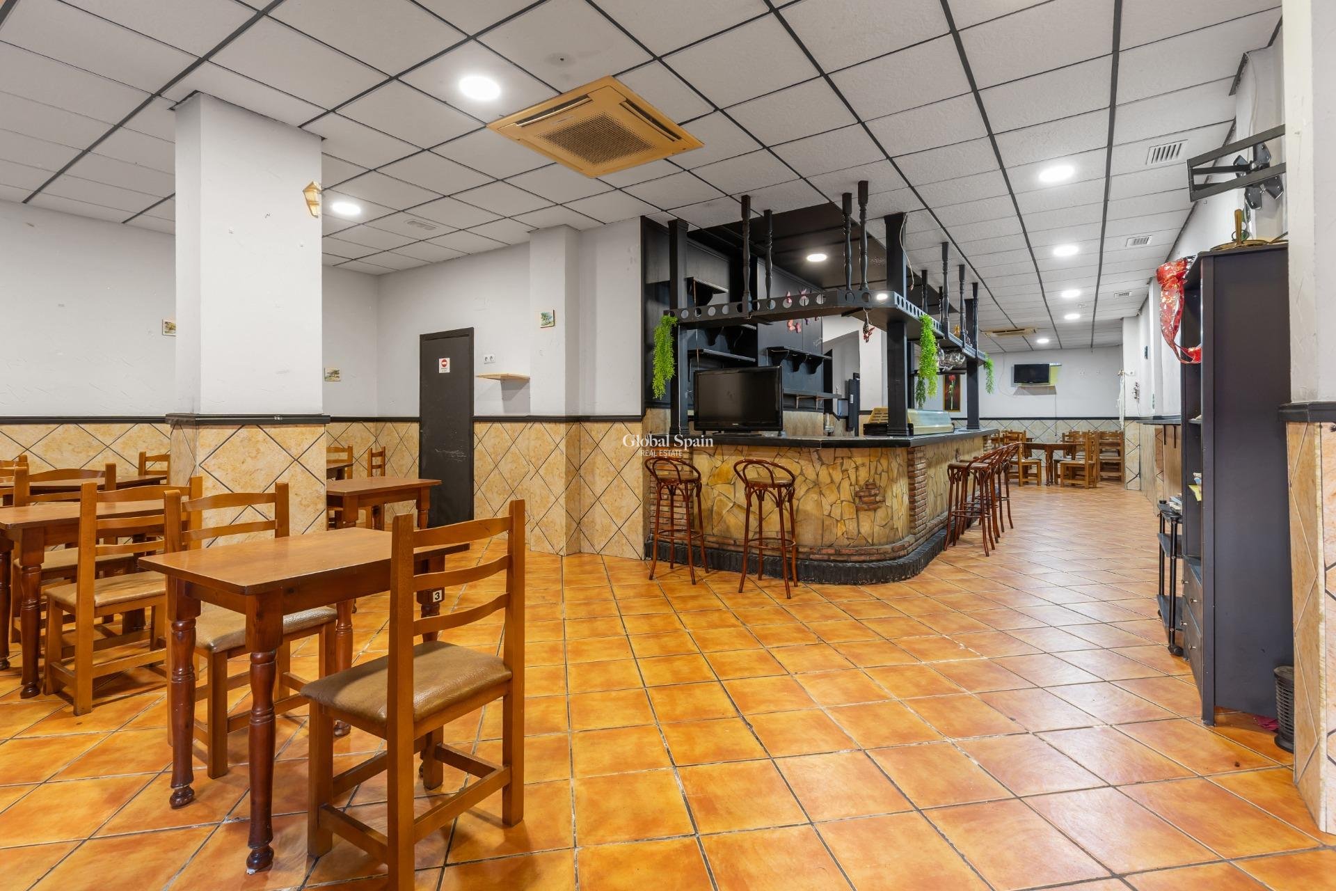 Revente - PROPRIÉTÉ COMMERCIALE -
TORREVIEJA - Estacion de autobuses