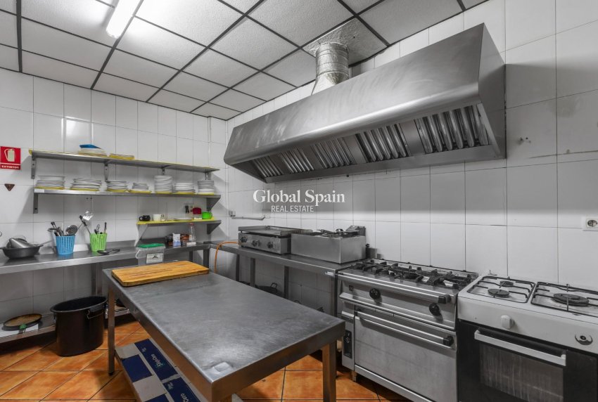 Revente - PROPRIÉTÉ COMMERCIALE -
TORREVIEJA - Estacion de autobuses