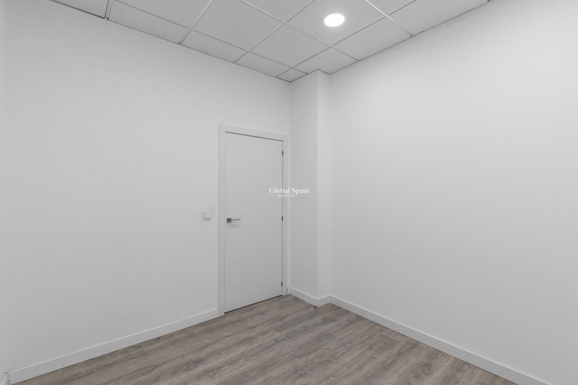 Revente - PROPRIÉTÉ COMMERCIALE -
TORREVIEJA - La Mata pueblo