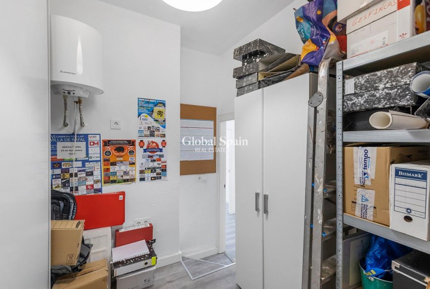 Revente - PROPRIÉTÉ COMMERCIALE -
TORREVIEJA - La Mata pueblo