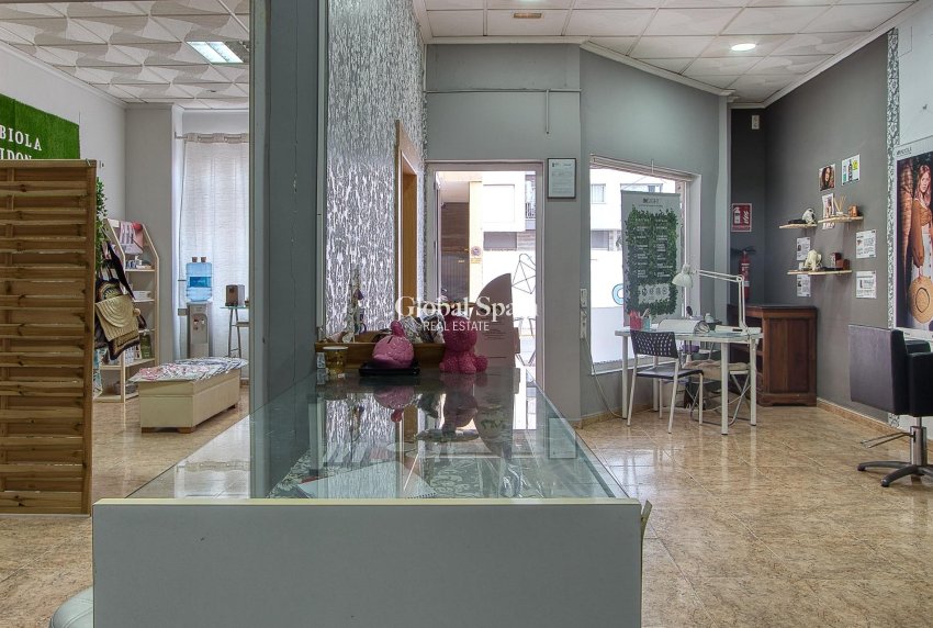 Revente - PROPRIÉTÉ COMMERCIALE -
TORREVIEJA - La Mata