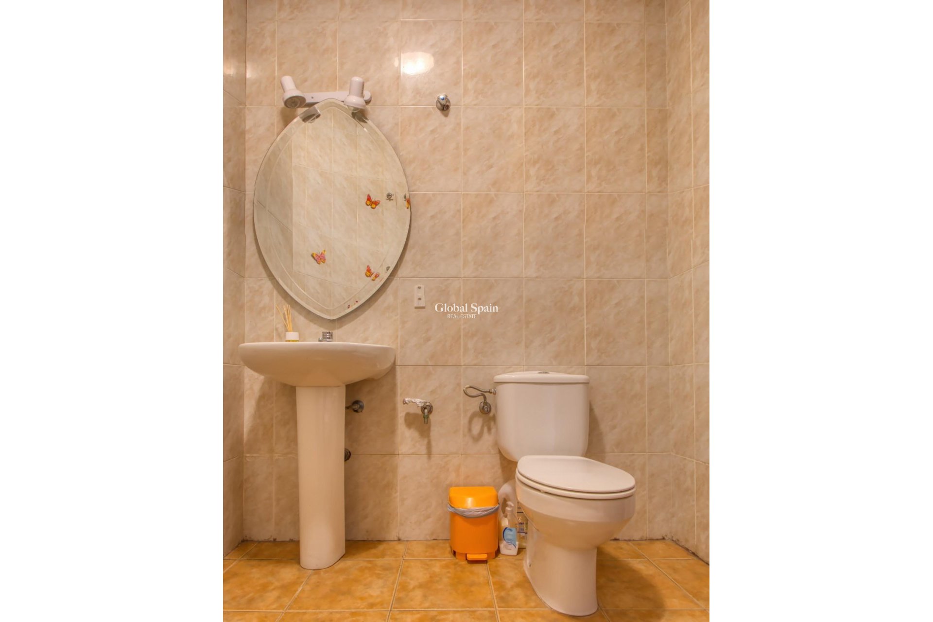 Revente - PROPRIÉTÉ COMMERCIALE -
TORREVIEJA - La Mata