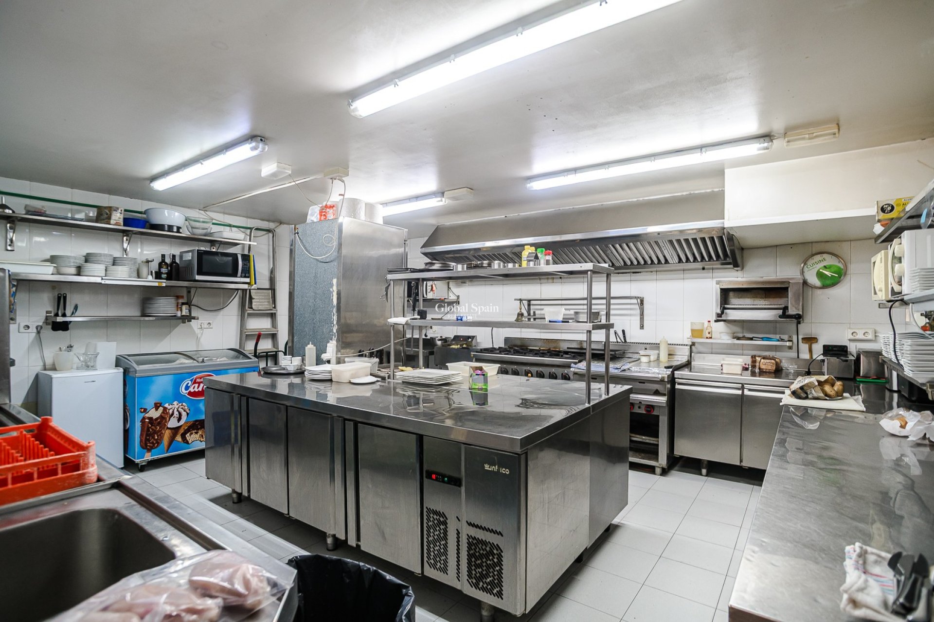 Revente - PROPRIÉTÉ COMMERCIALE -
TORREVIEJA - La Veleta