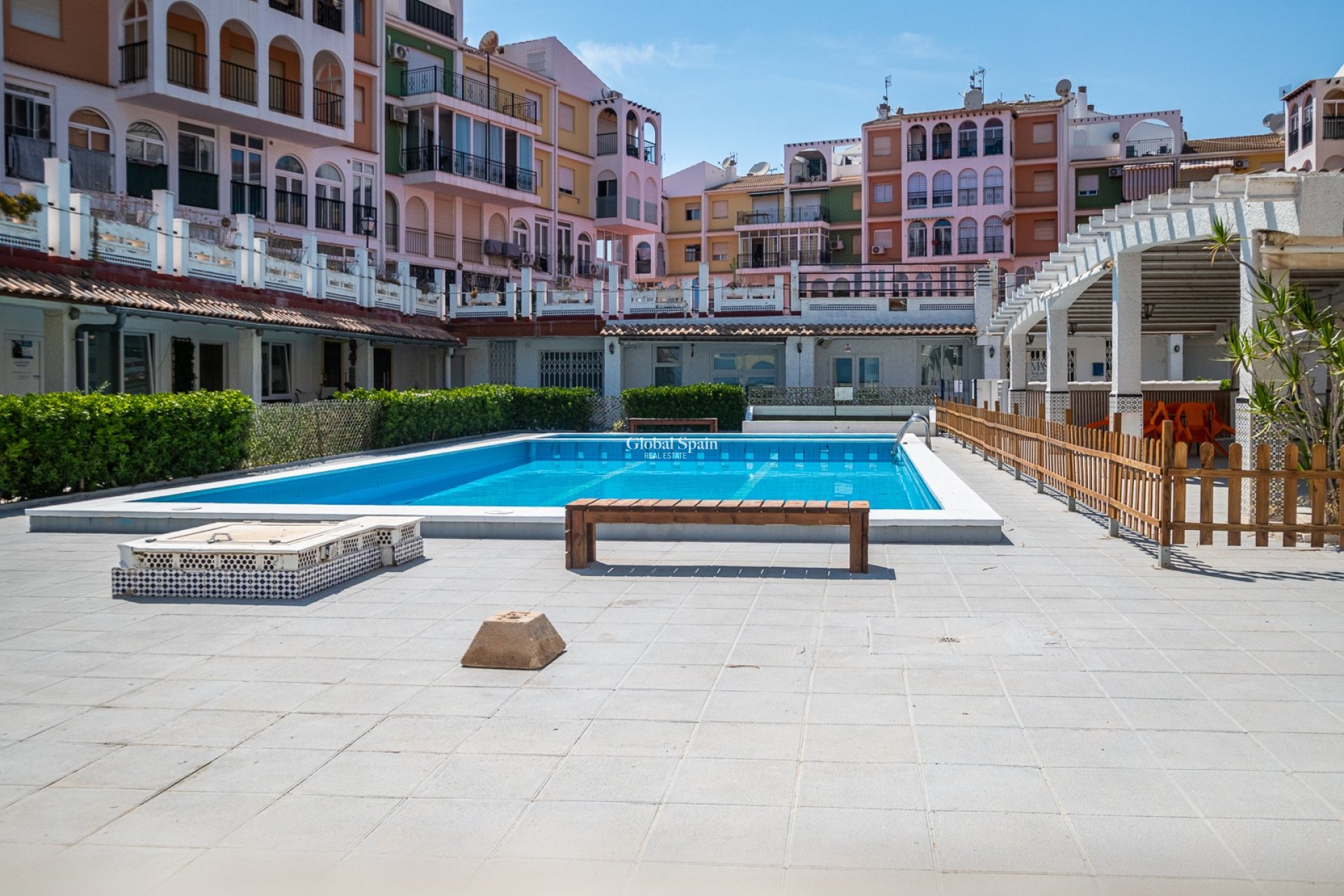 Revente - PROPRIÉTÉ COMMERCIALE -
TORREVIEJA - La Veleta