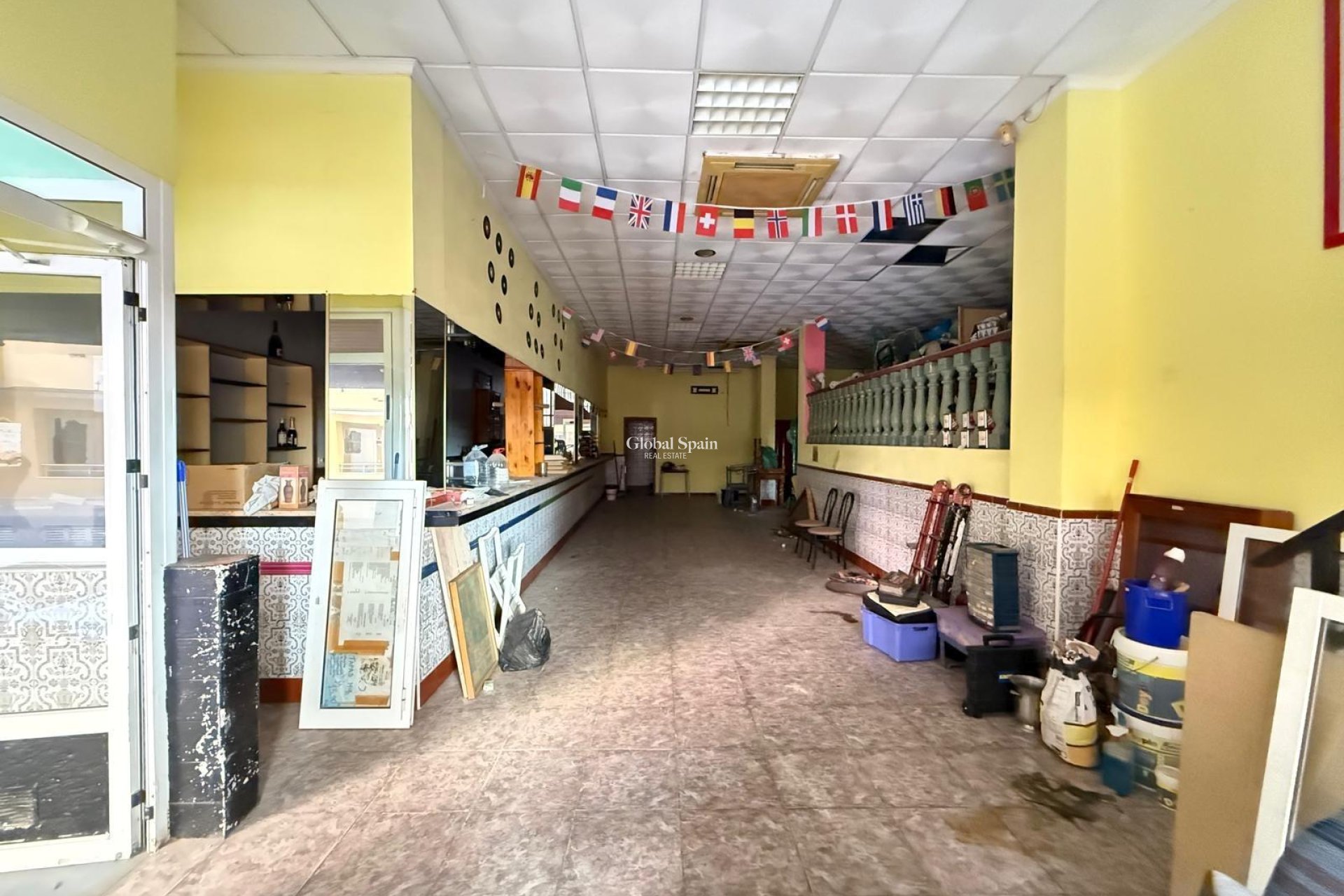 Revente - PROPRIÉTÉ COMMERCIALE -
TORREVIEJA - Playa del cura