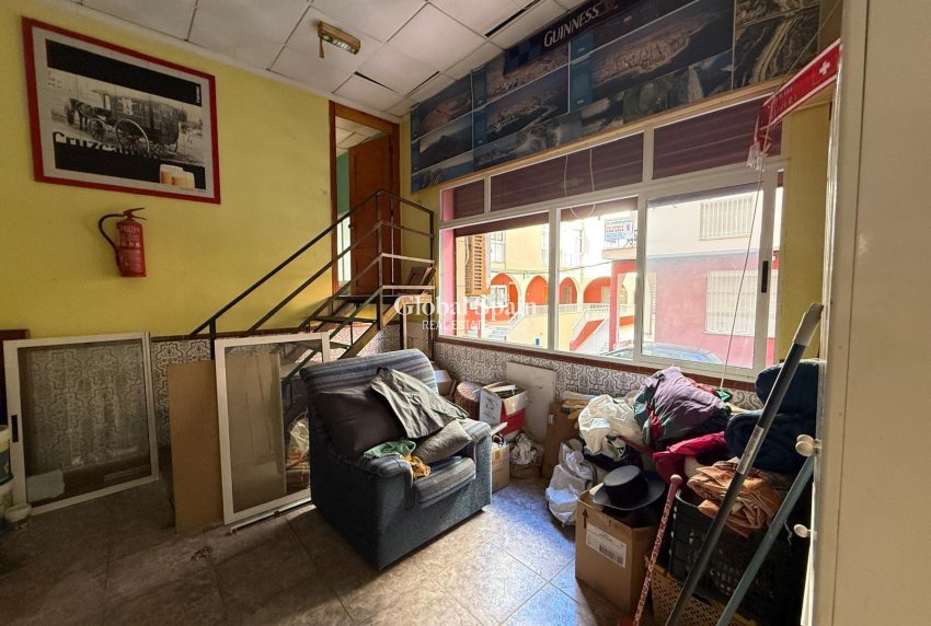 Revente - PROPRIÉTÉ COMMERCIALE -
TORREVIEJA - Playa del cura