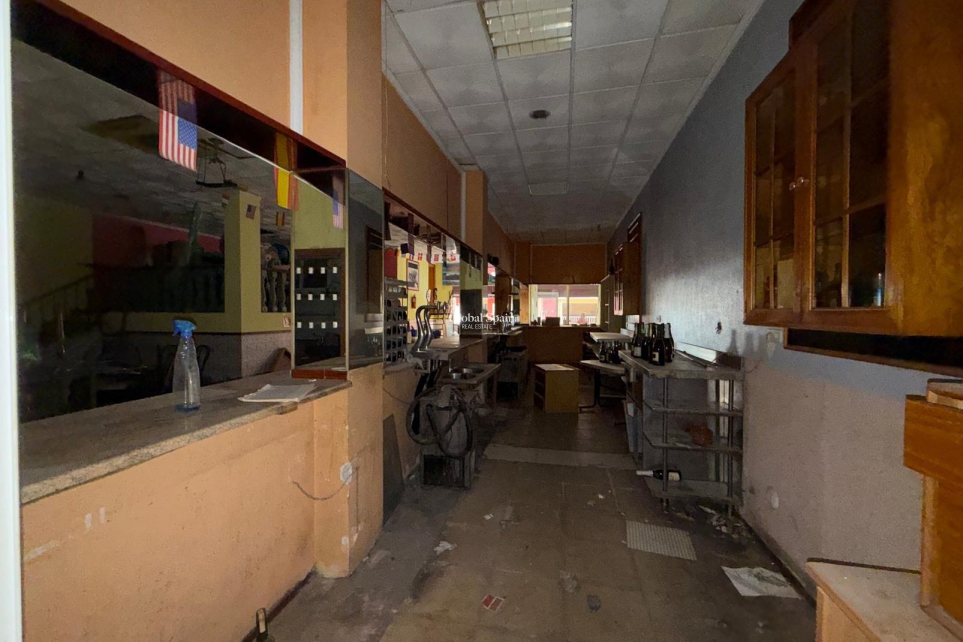 Revente - PROPRIÉTÉ COMMERCIALE -
TORREVIEJA - Playa del cura