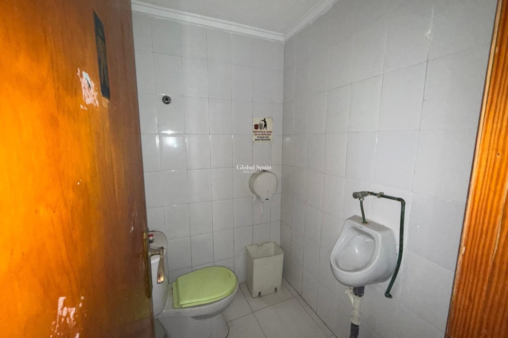 Revente - PROPRIÉTÉ COMMERCIALE -
TORREVIEJA - Playa del cura