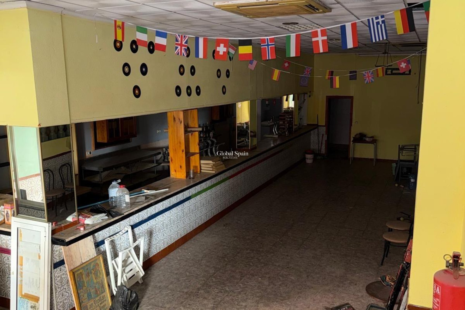 Revente - PROPRIÉTÉ COMMERCIALE -
TORREVIEJA - Playa del cura