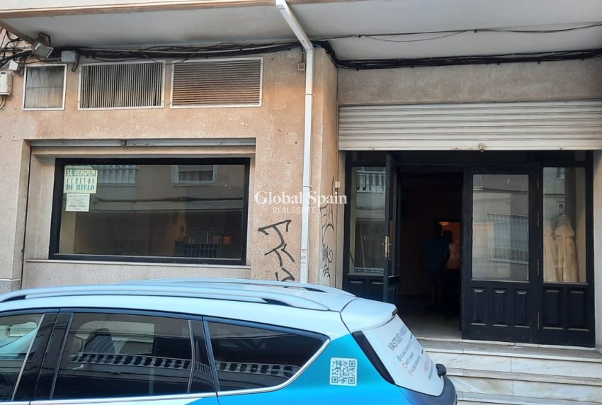 Revente - PROPRIÉTÉ COMMERCIALE -
TORREVIEJA - Playa del Cura
