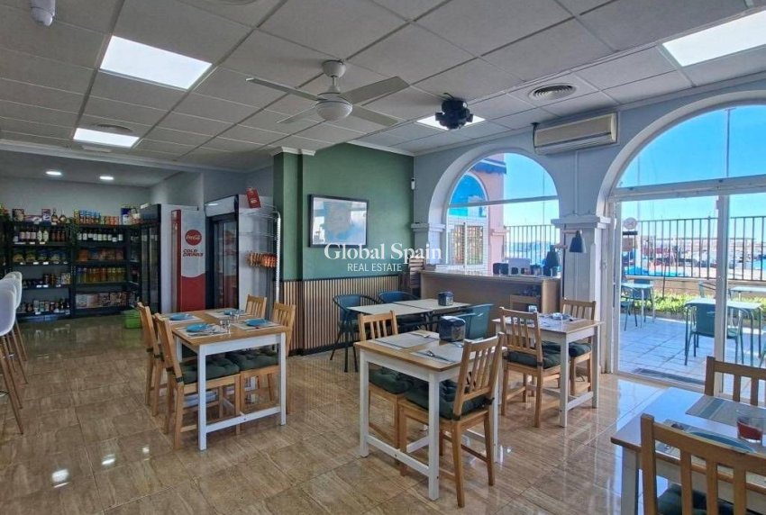 Revente - PROPRIÉTÉ COMMERCIALE -
TORREVIEJA - Puerto