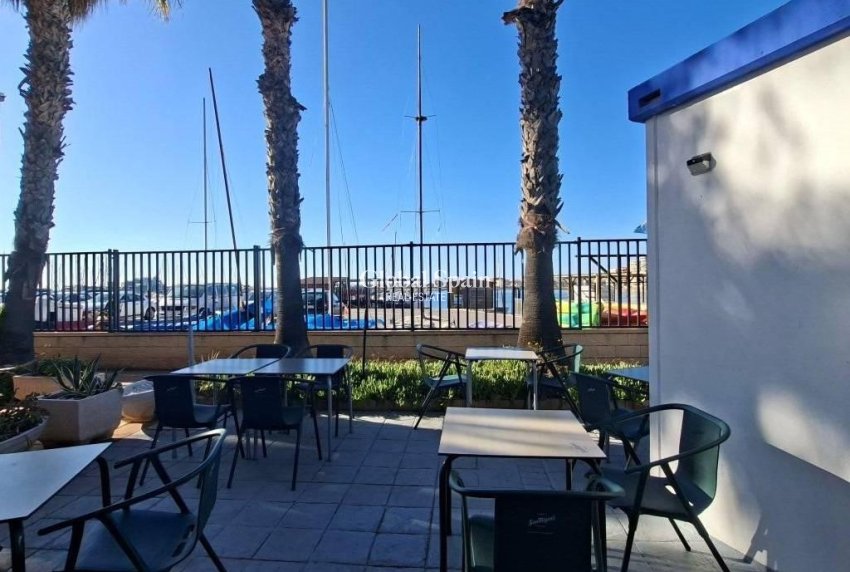 Revente - PROPRIÉTÉ COMMERCIALE -
TORREVIEJA - Puerto