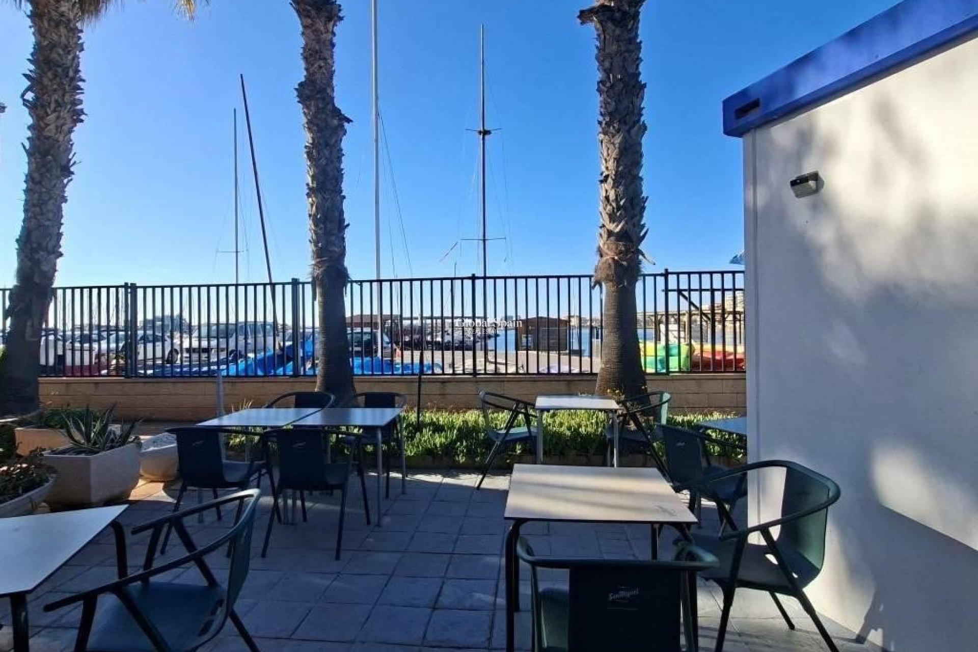 Revente - PROPRIÉTÉ COMMERCIALE -
TORREVIEJA - Puerto