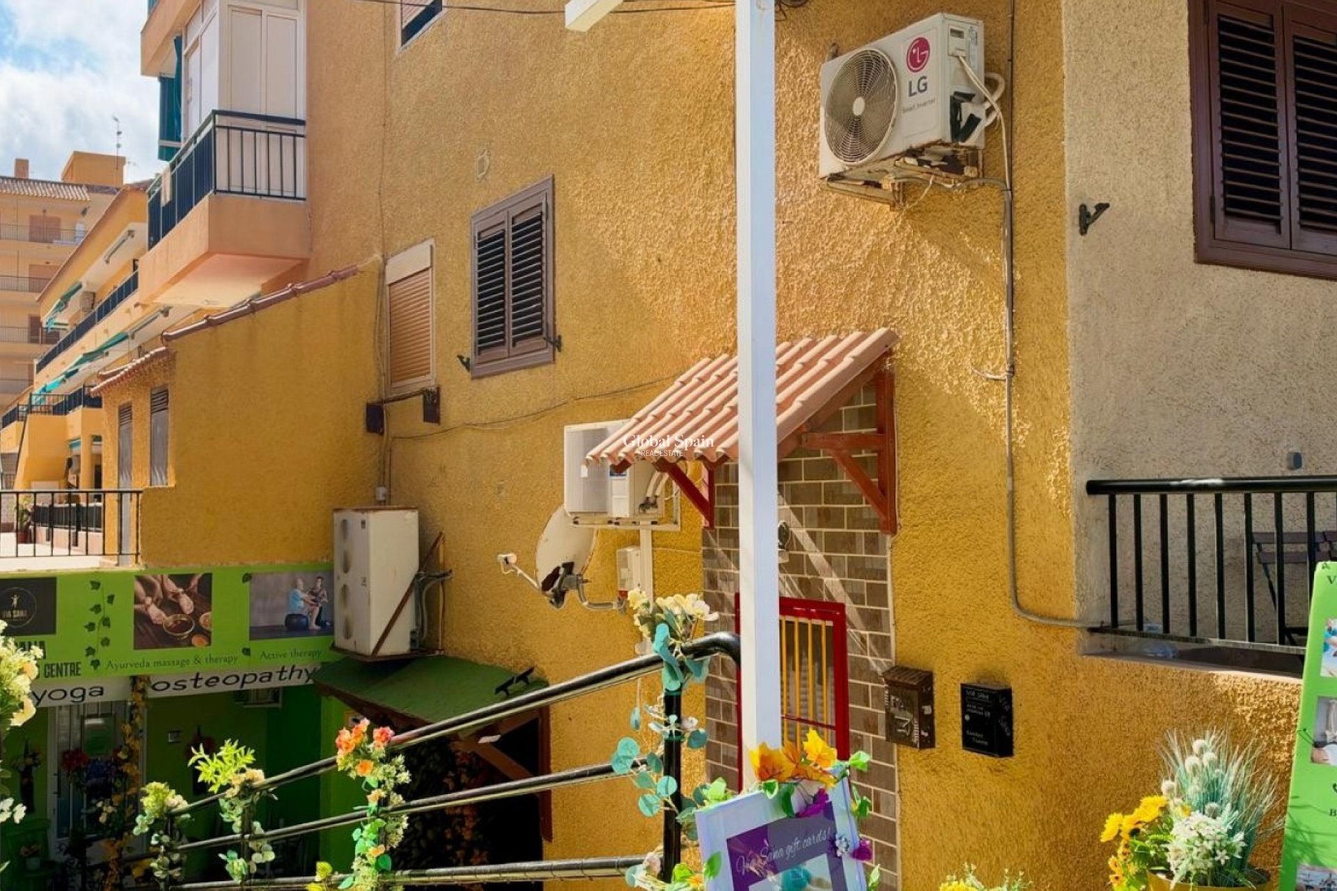 Revente - PROPRIÉTÉ COMMERCIALE -
TORREVIEJA - Torrelamata - La Mata