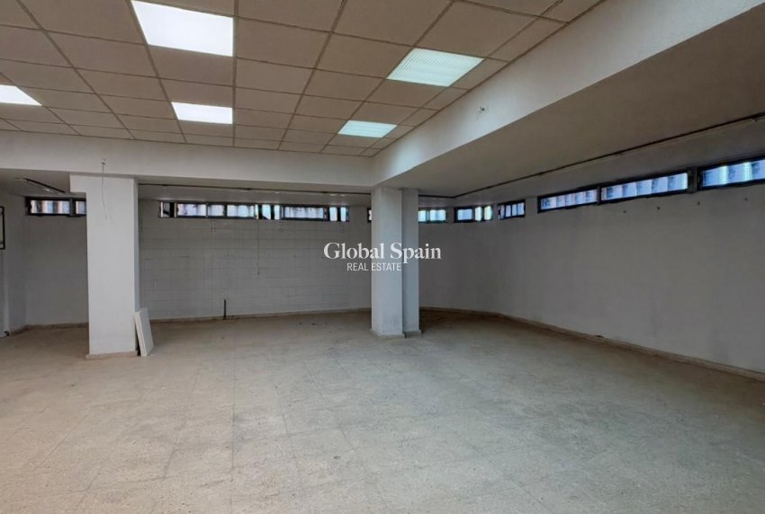 Revente - PROPRIÉTÉ COMMERCIALE -
TORREVIEJA - Torrelamata - La Mata