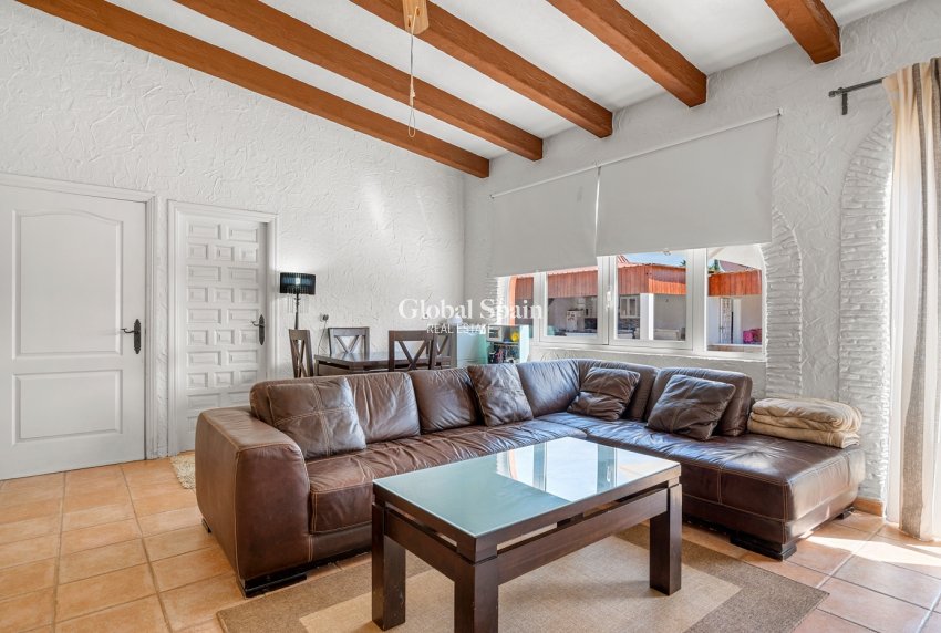 Revente - Propriété de campagne/Finca -
ALMORADÍ