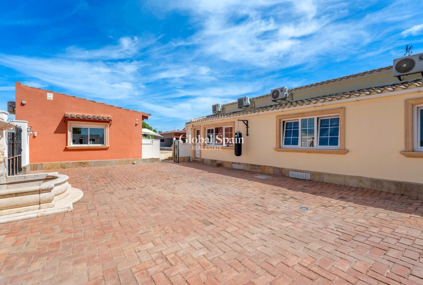 Revente - Propriété de campagne/Finca -
ALMORADÍ