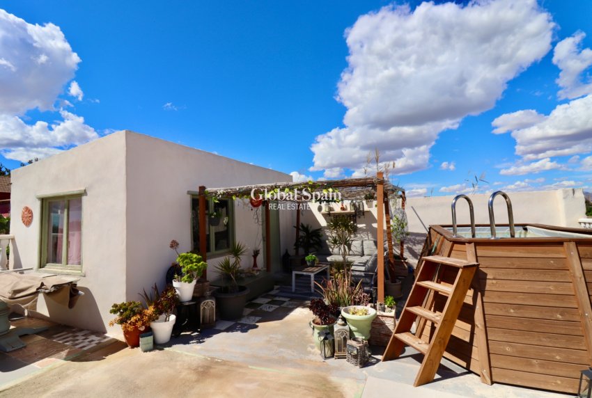 Revente - Propriété de campagne/Finca -
DOLORES