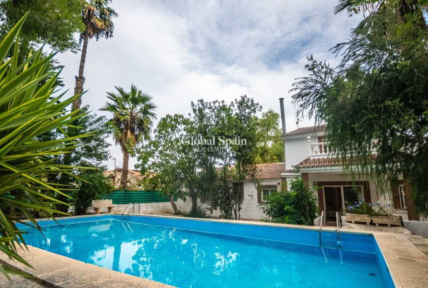 Revente - Propriété de campagne/Finca -
ORIHUELA