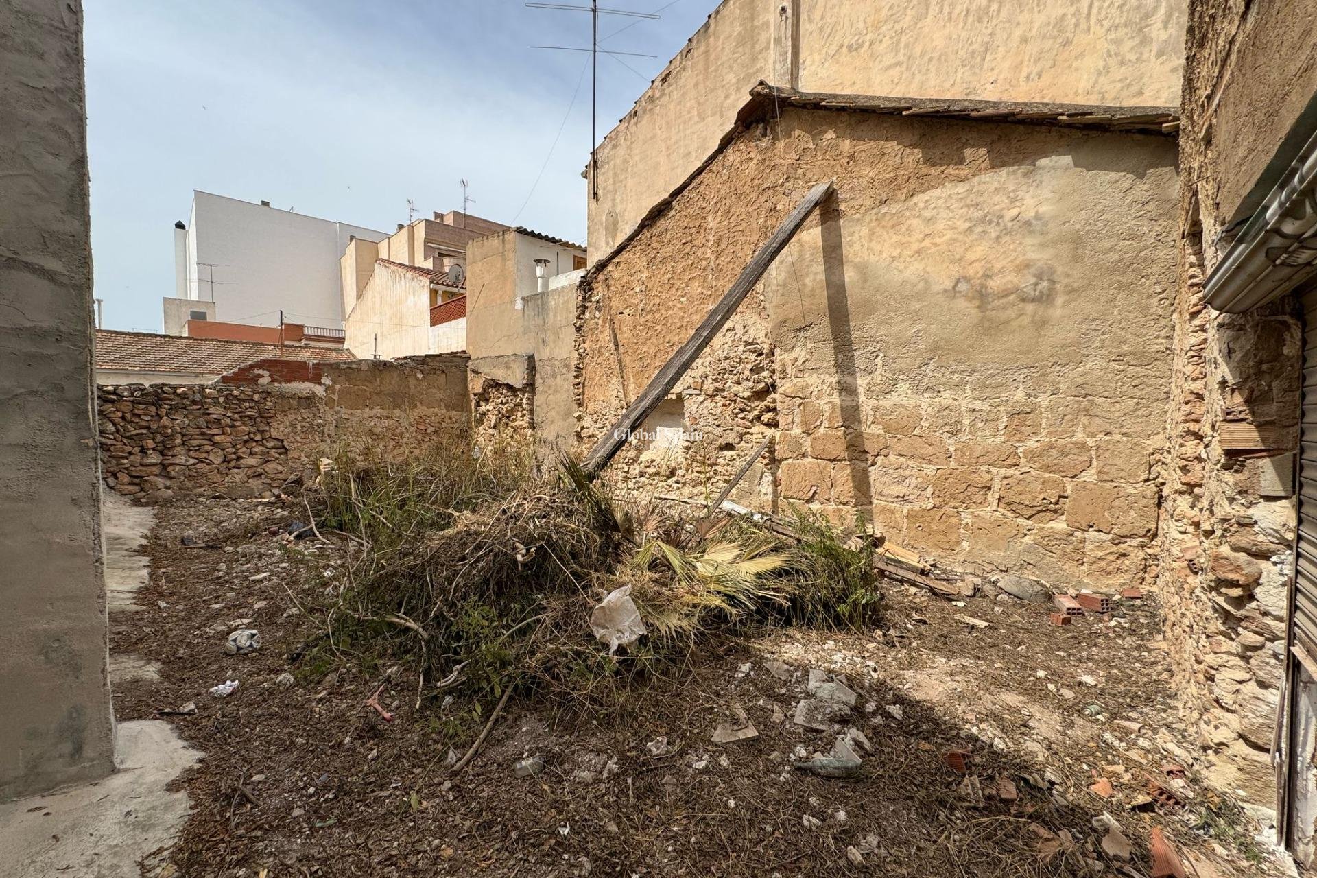 Revente - Terrain à bâtir urbain -
TORREVIEJA - Centro