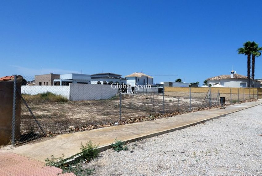 Revente - Terrain -
LA MARINA