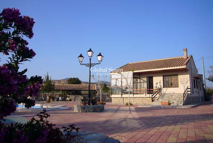 Revente - VILLA -
ABANILLA - Inland