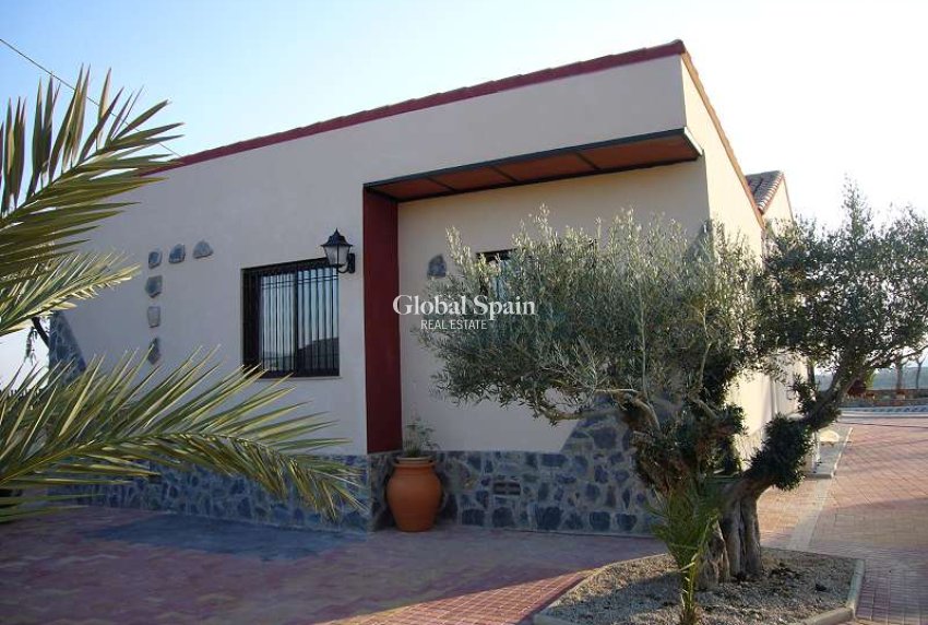 Revente - VILLA -
ABANILLA - Inland