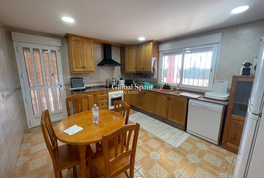 Revente - VILLA -
ALBATERA - Inland